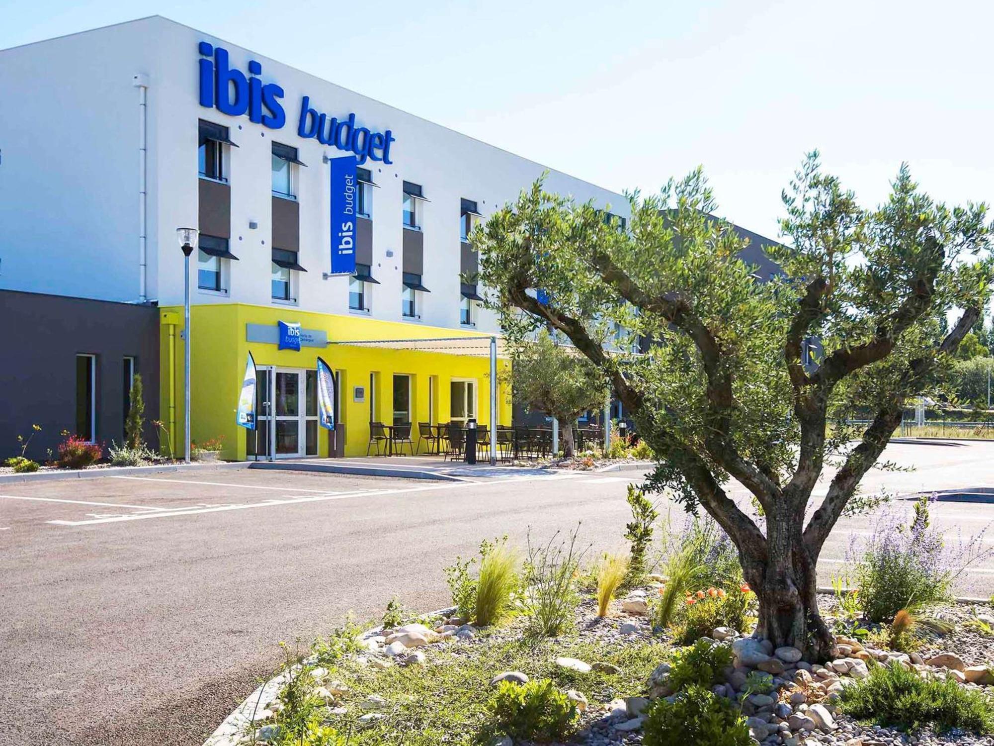 Ibis Budget Porte De Camargue Saint-Martin-de-Crau Eksteriør billede