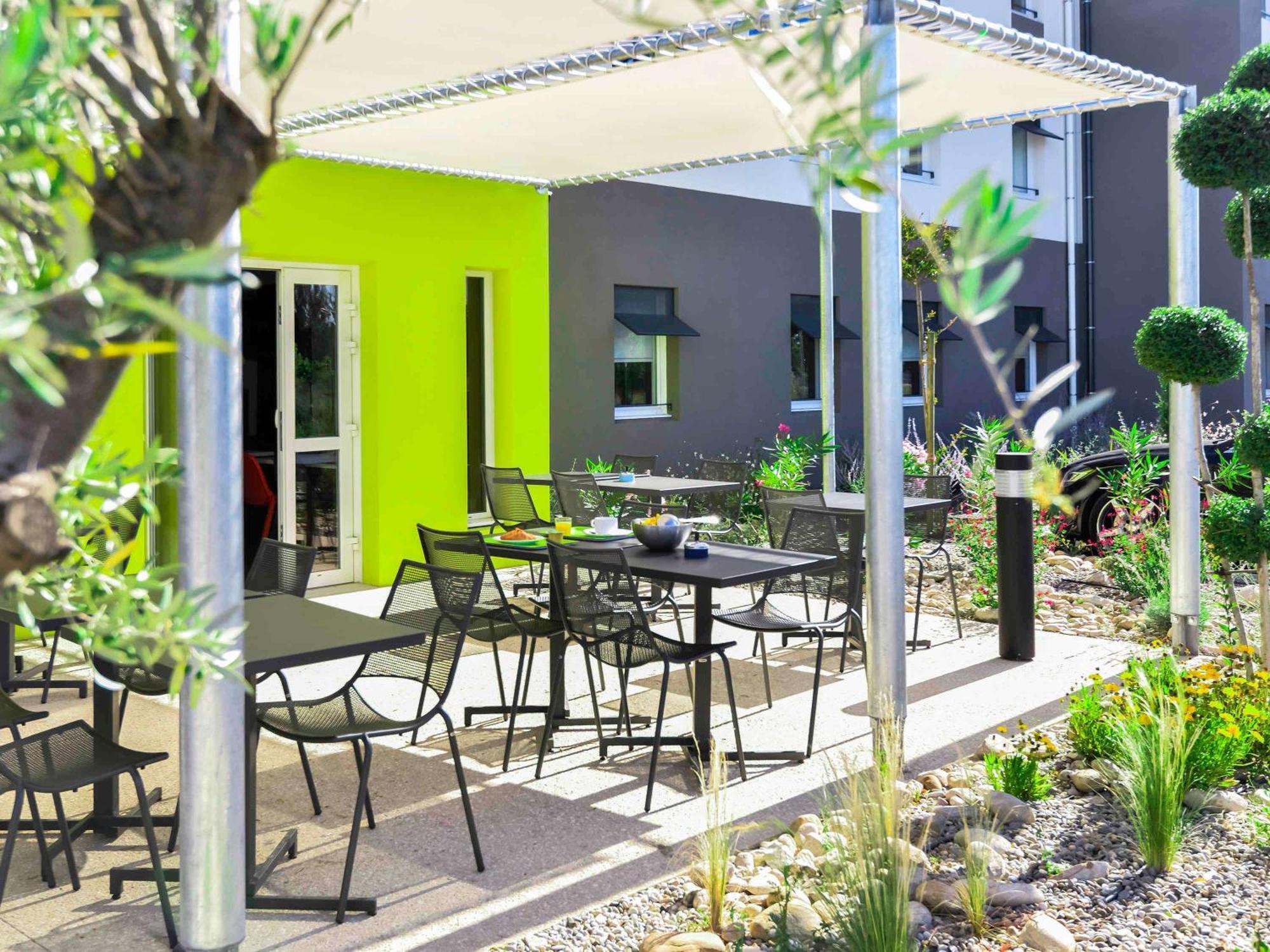 Ibis Budget Porte De Camargue Saint-Martin-de-Crau Eksteriør billede