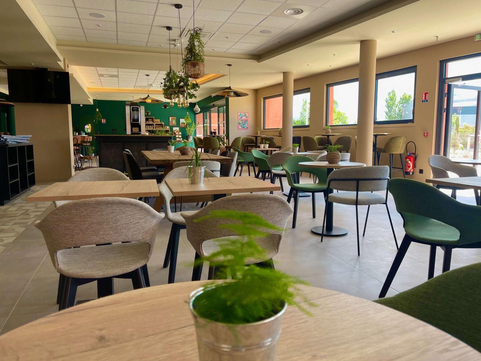 Ibis Budget Porte De Camargue Saint-Martin-de-Crau Eksteriør billede