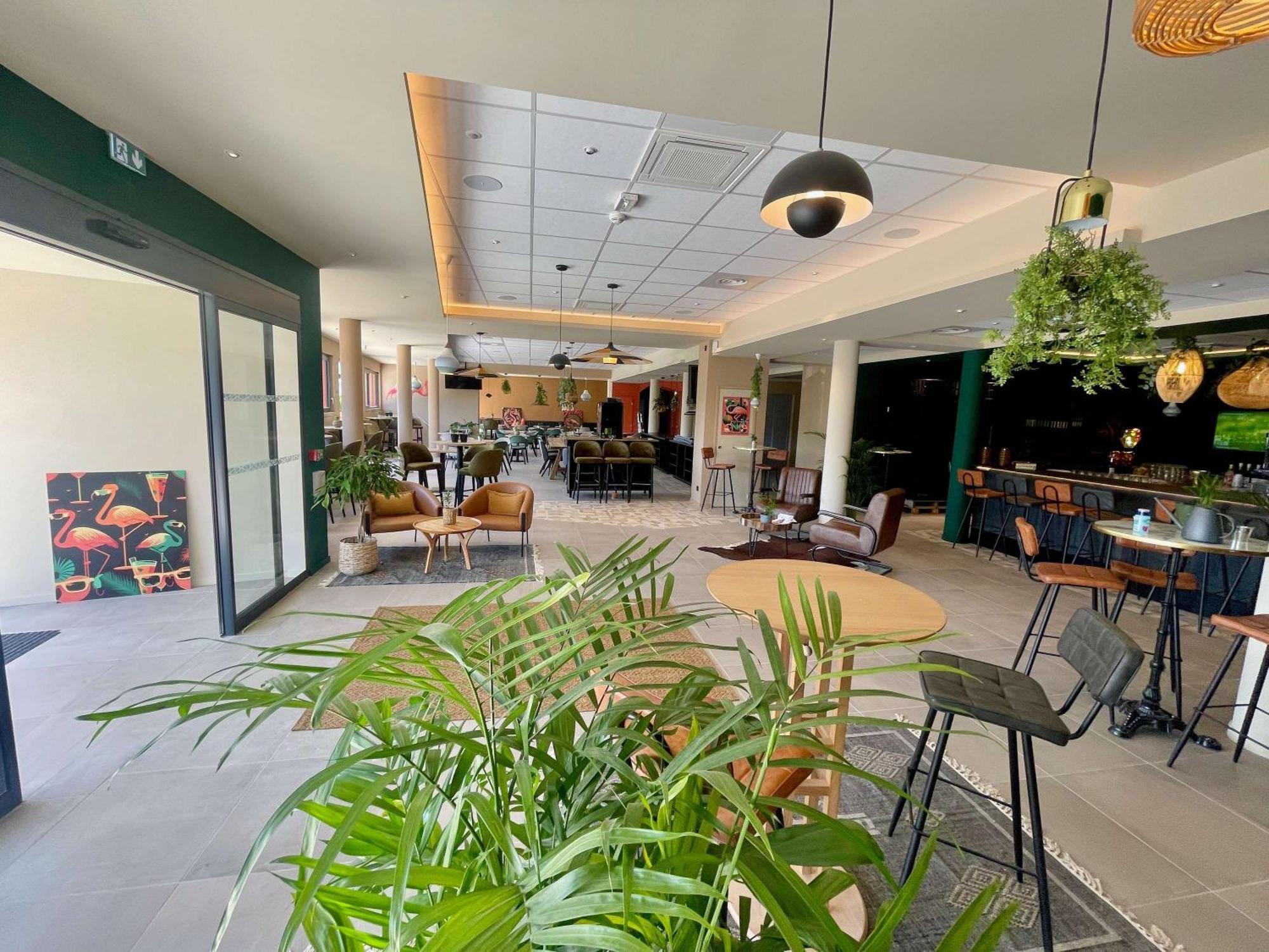 Ibis Budget Porte De Camargue Saint-Martin-de-Crau Eksteriør billede