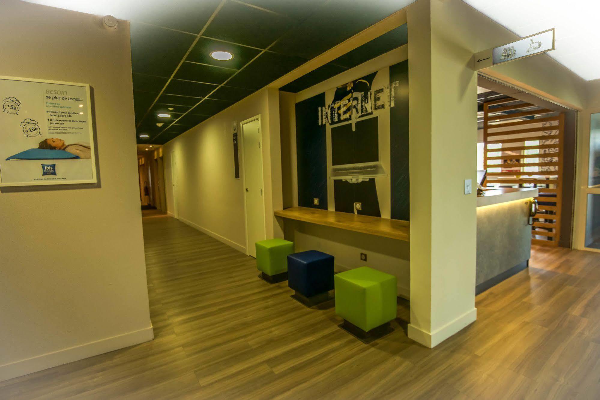 Ibis Budget Porte De Camargue Saint-Martin-de-Crau Eksteriør billede