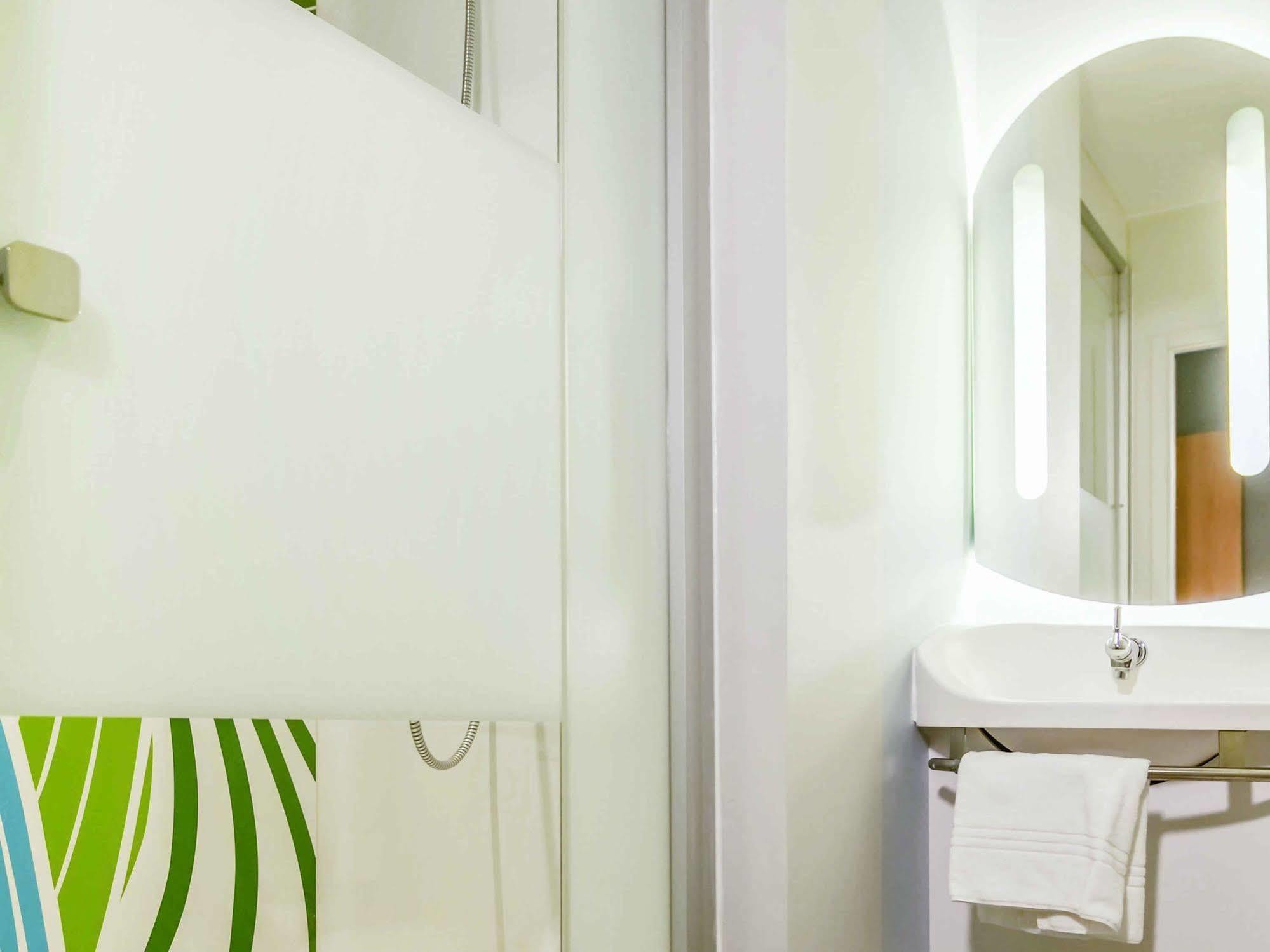 Ibis Budget Porte De Camargue Saint-Martin-de-Crau Eksteriør billede