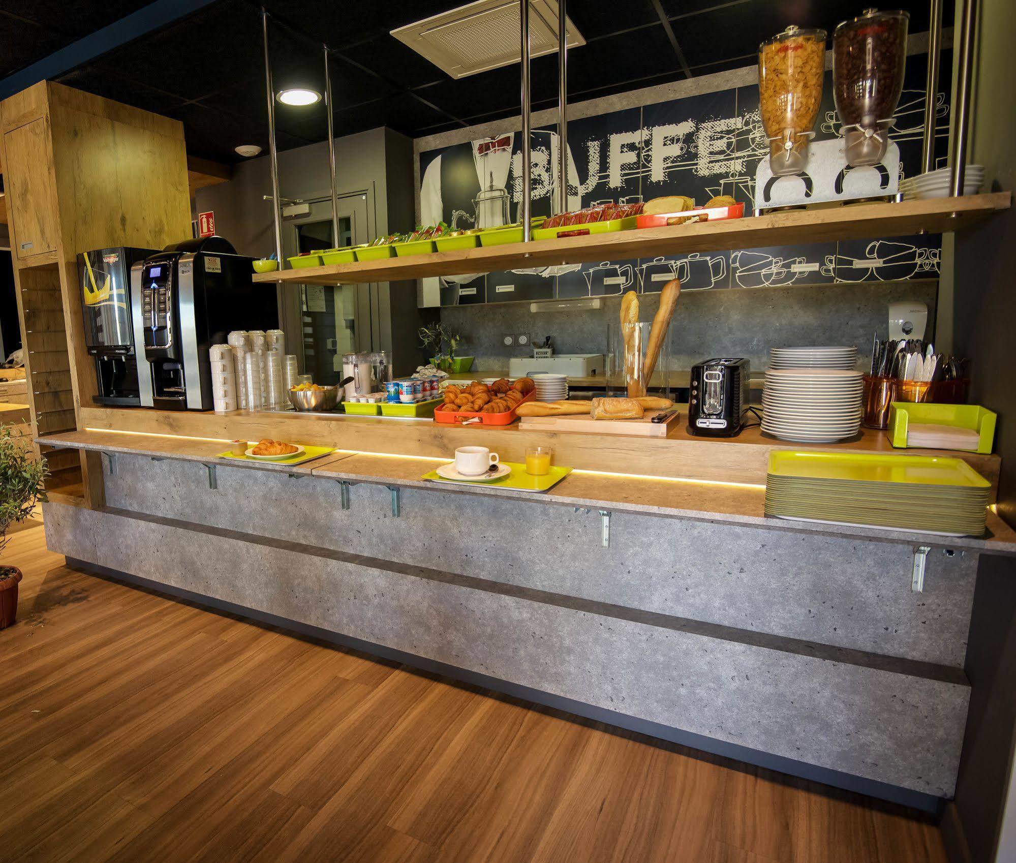 Ibis Budget Porte De Camargue Saint-Martin-de-Crau Eksteriør billede