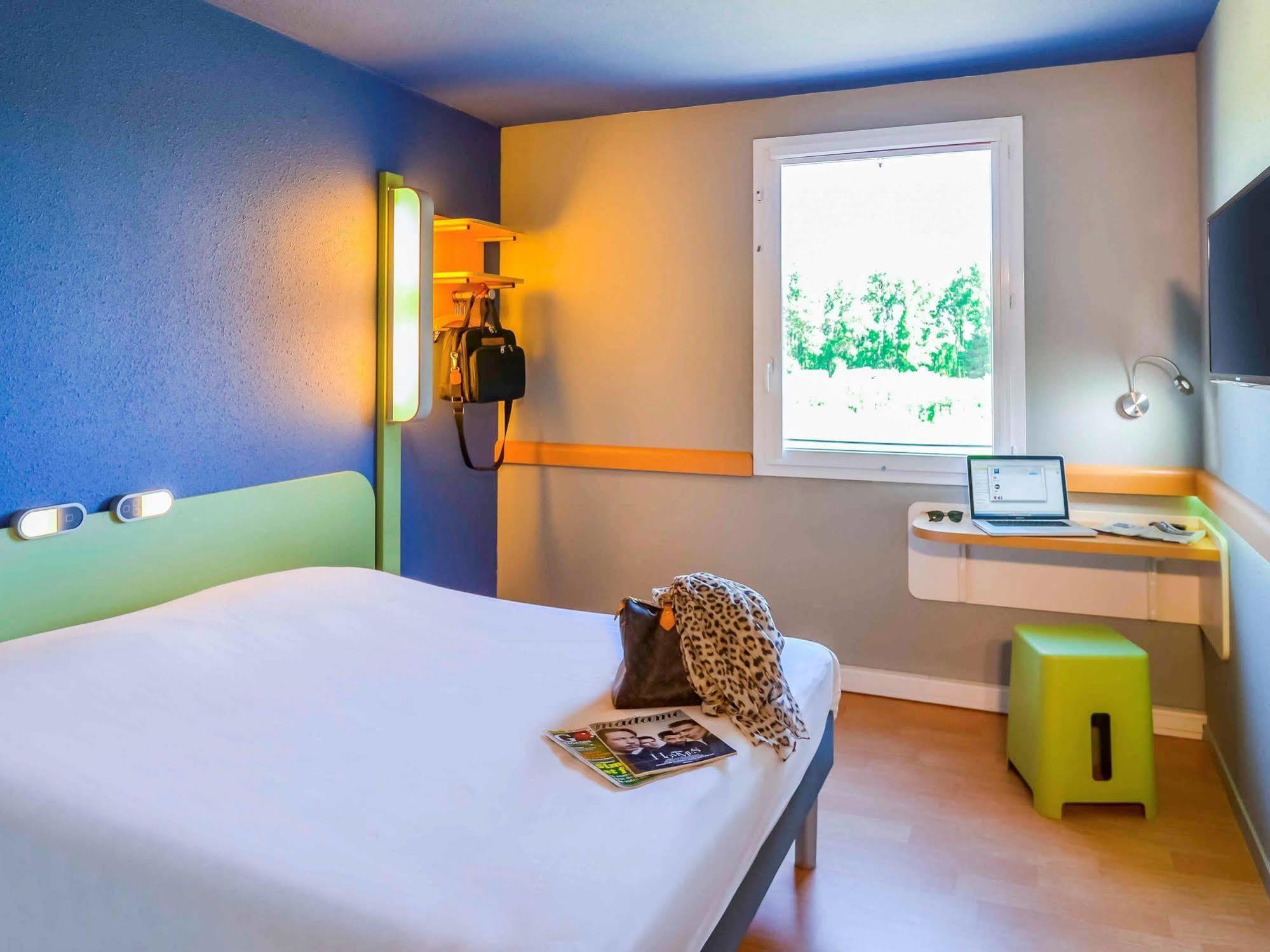 Ibis Budget Porte De Camargue Saint-Martin-de-Crau Eksteriør billede