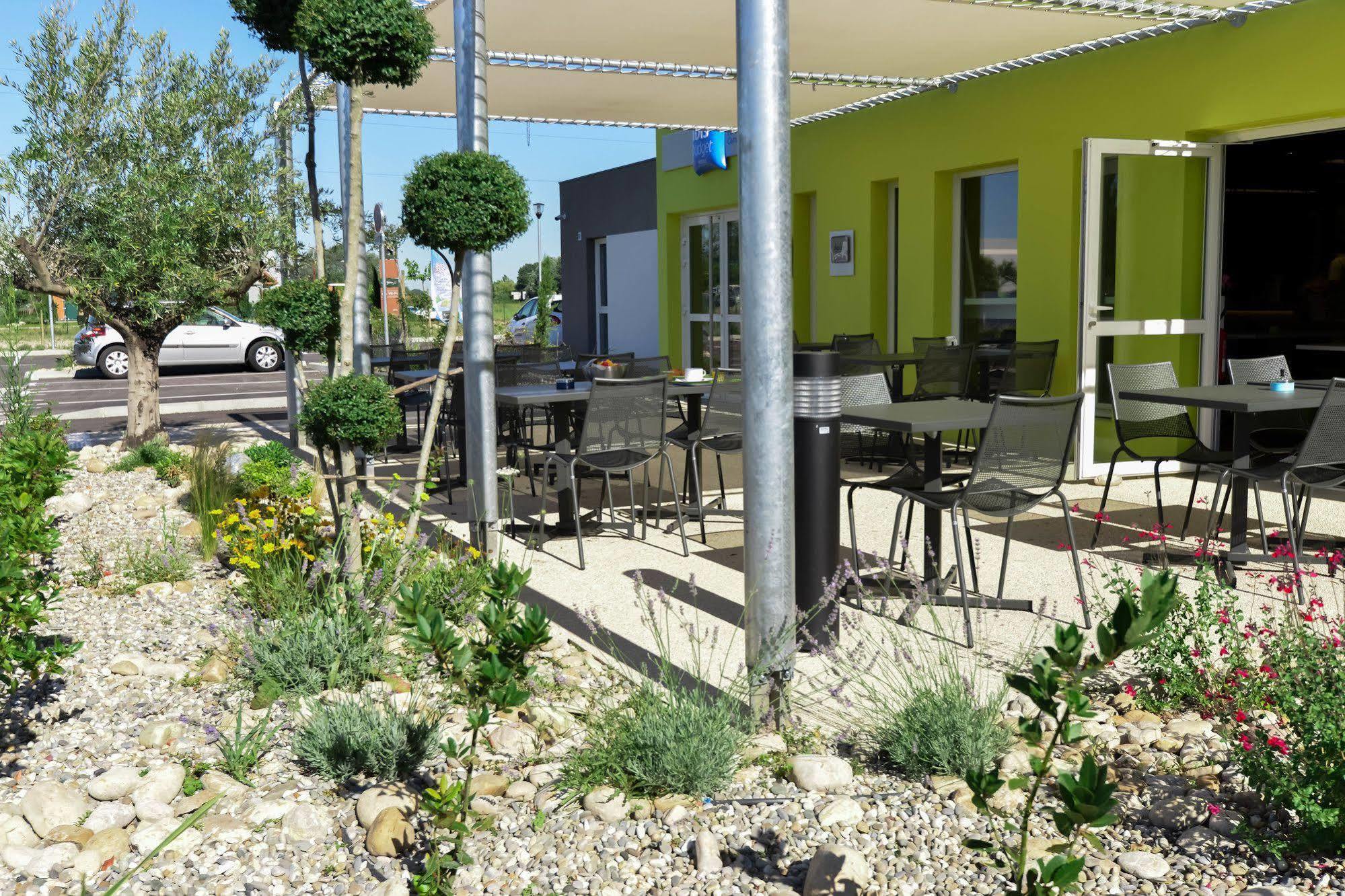 Ibis Budget Porte De Camargue Saint-Martin-de-Crau Eksteriør billede
